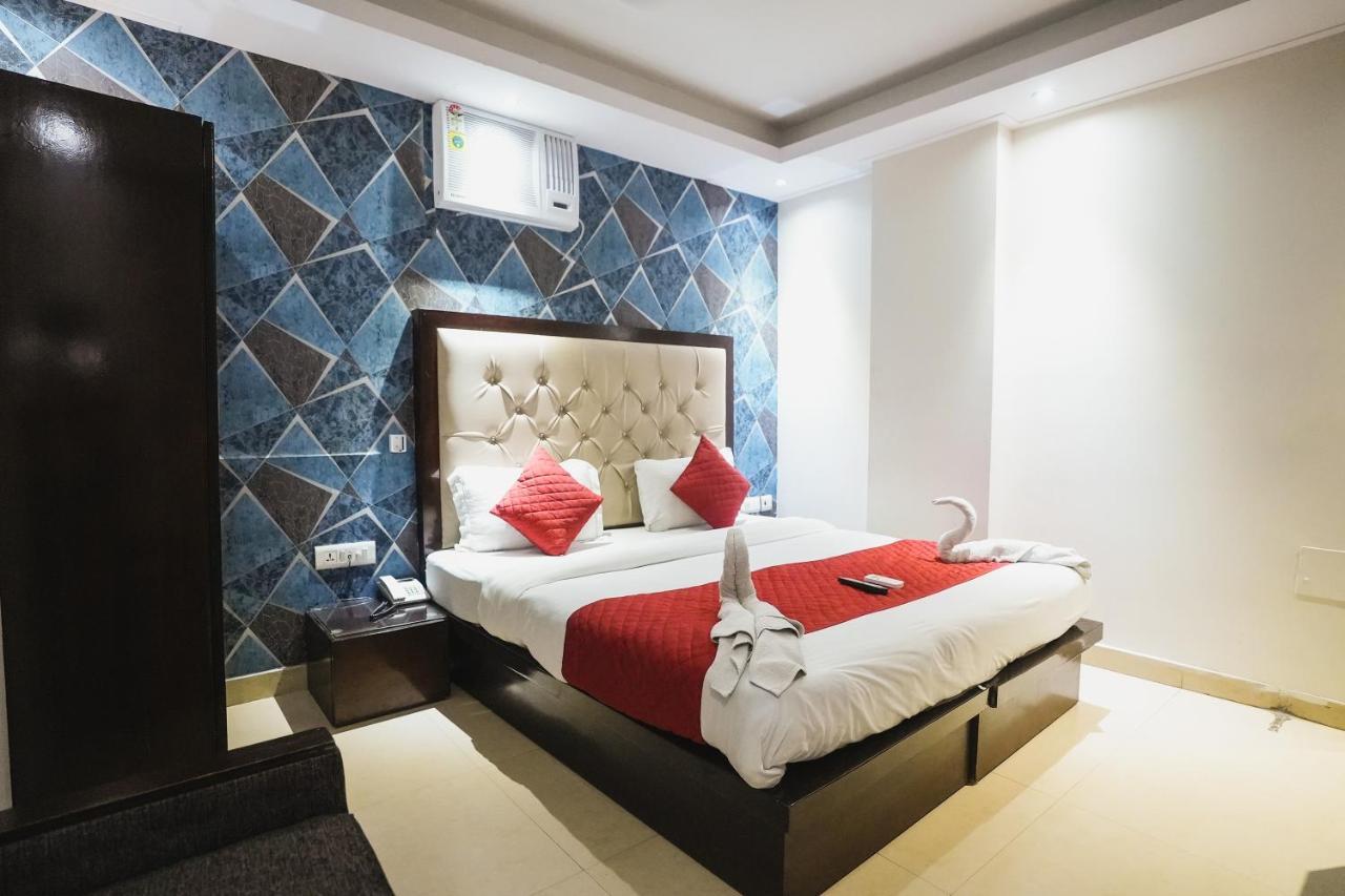 Hotel B Continental Delhi Kültér fotó