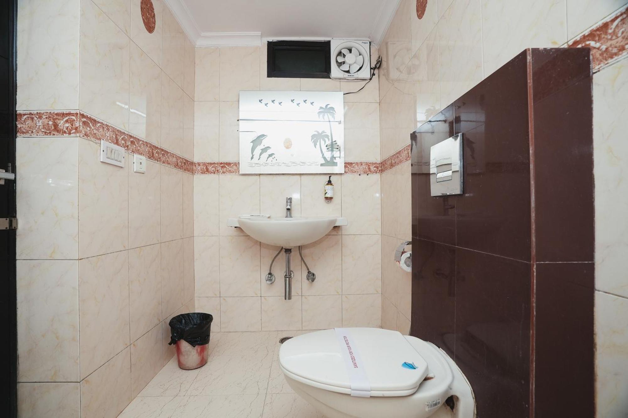 Hotel B Continental Delhi Kültér fotó