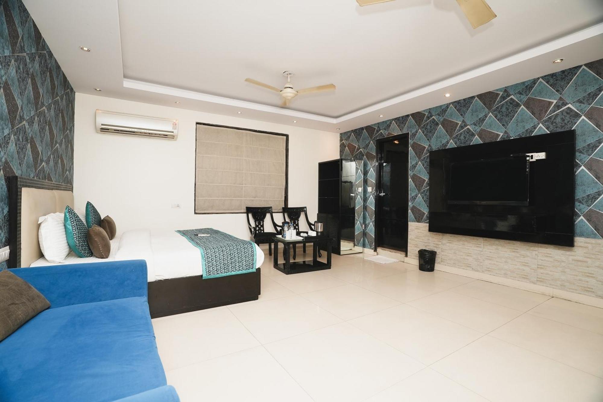 Hotel B Continental Delhi Kültér fotó
