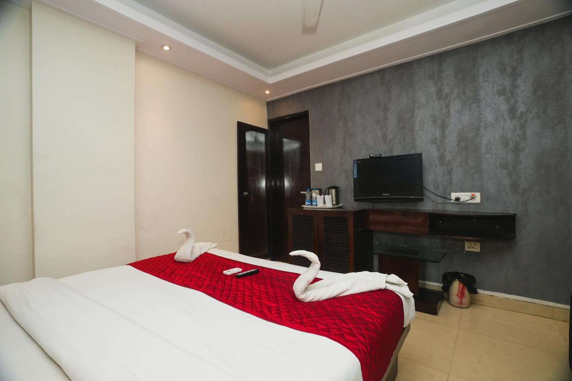 Hotel B Continental Delhi Kültér fotó