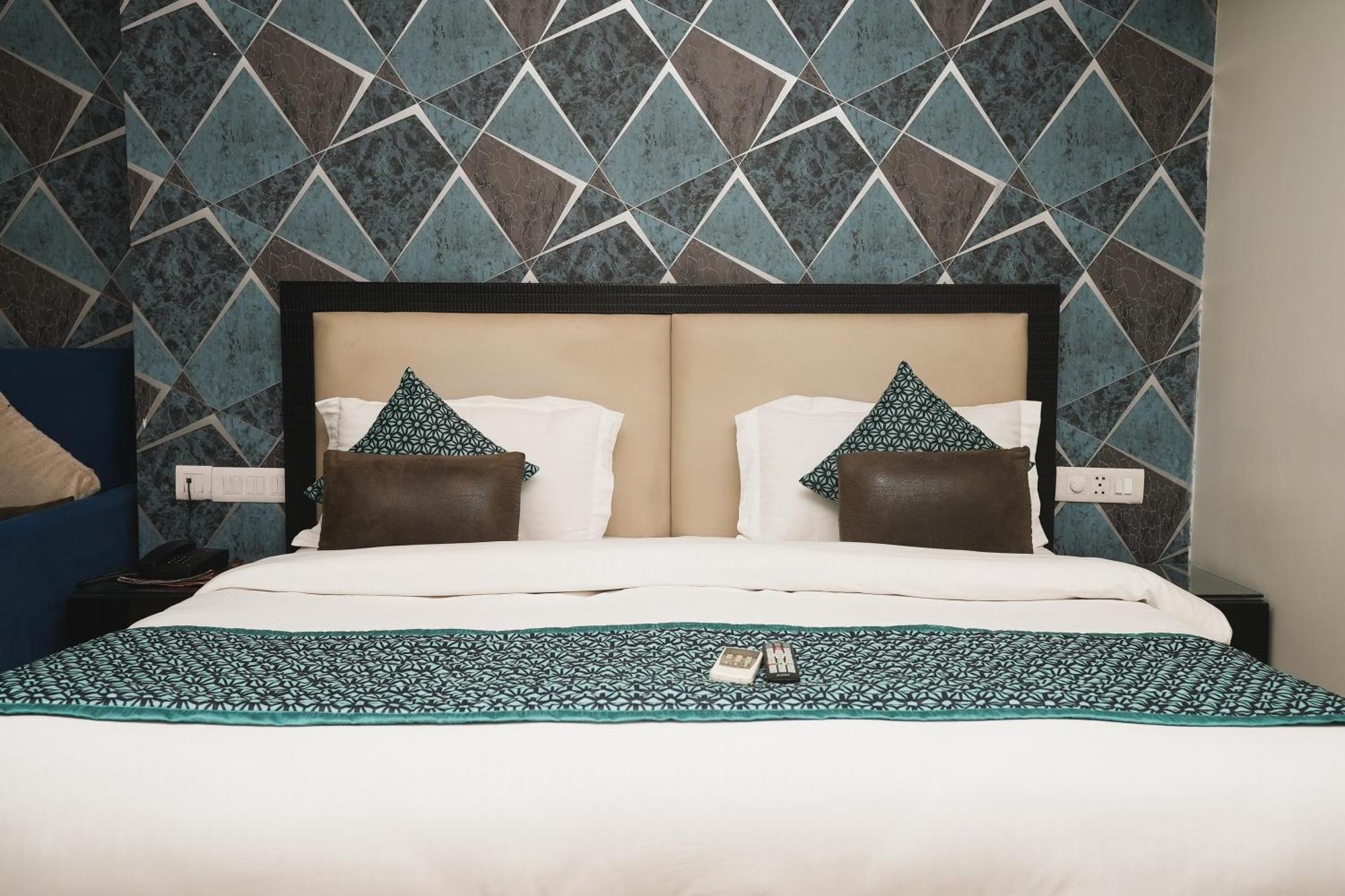Hotel B Continental Delhi Kültér fotó