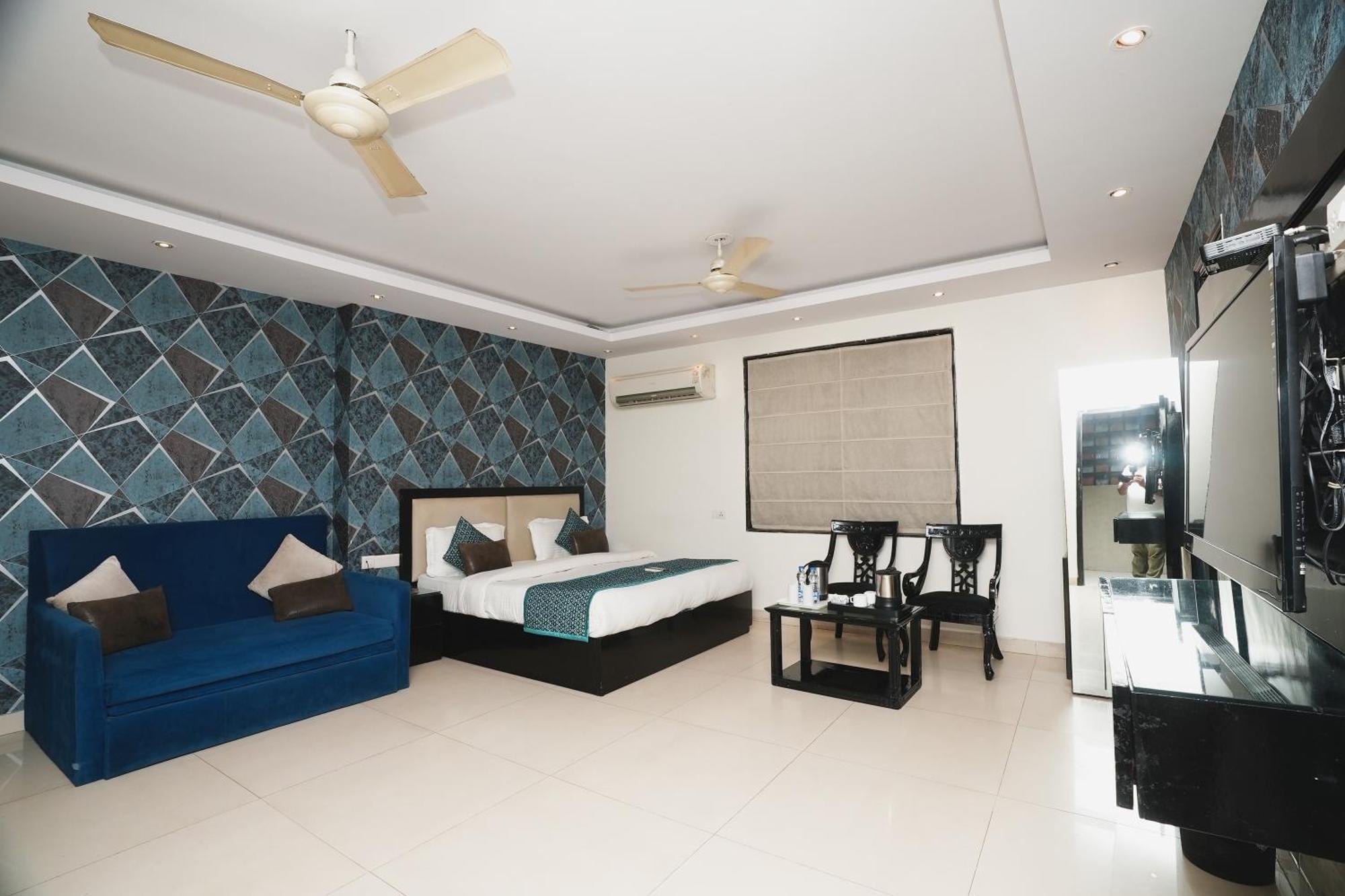 Hotel B Continental Delhi Kültér fotó