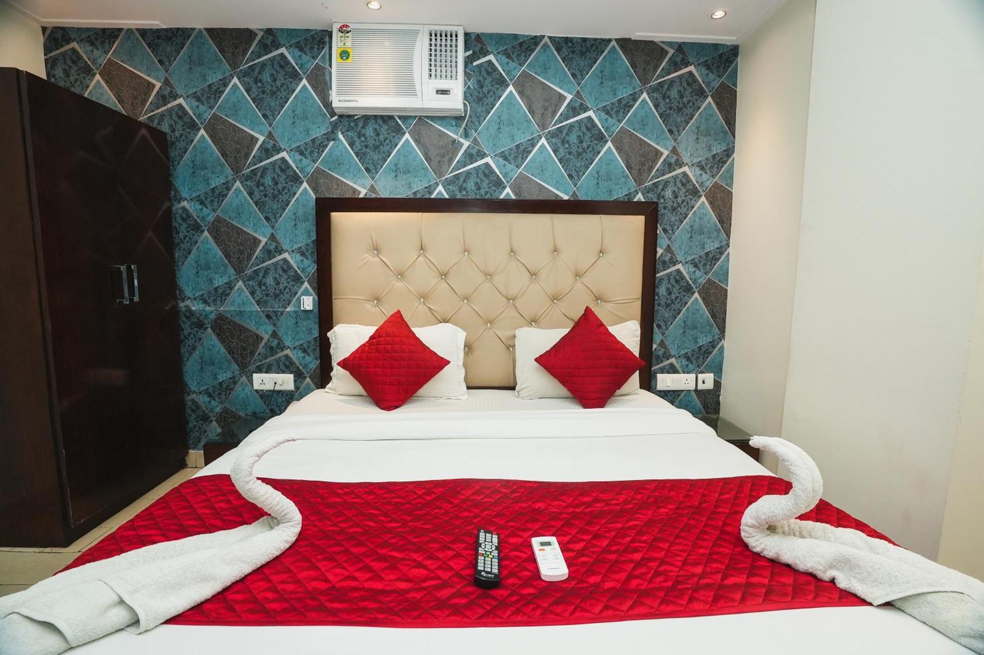 Hotel B Continental Delhi Kültér fotó
