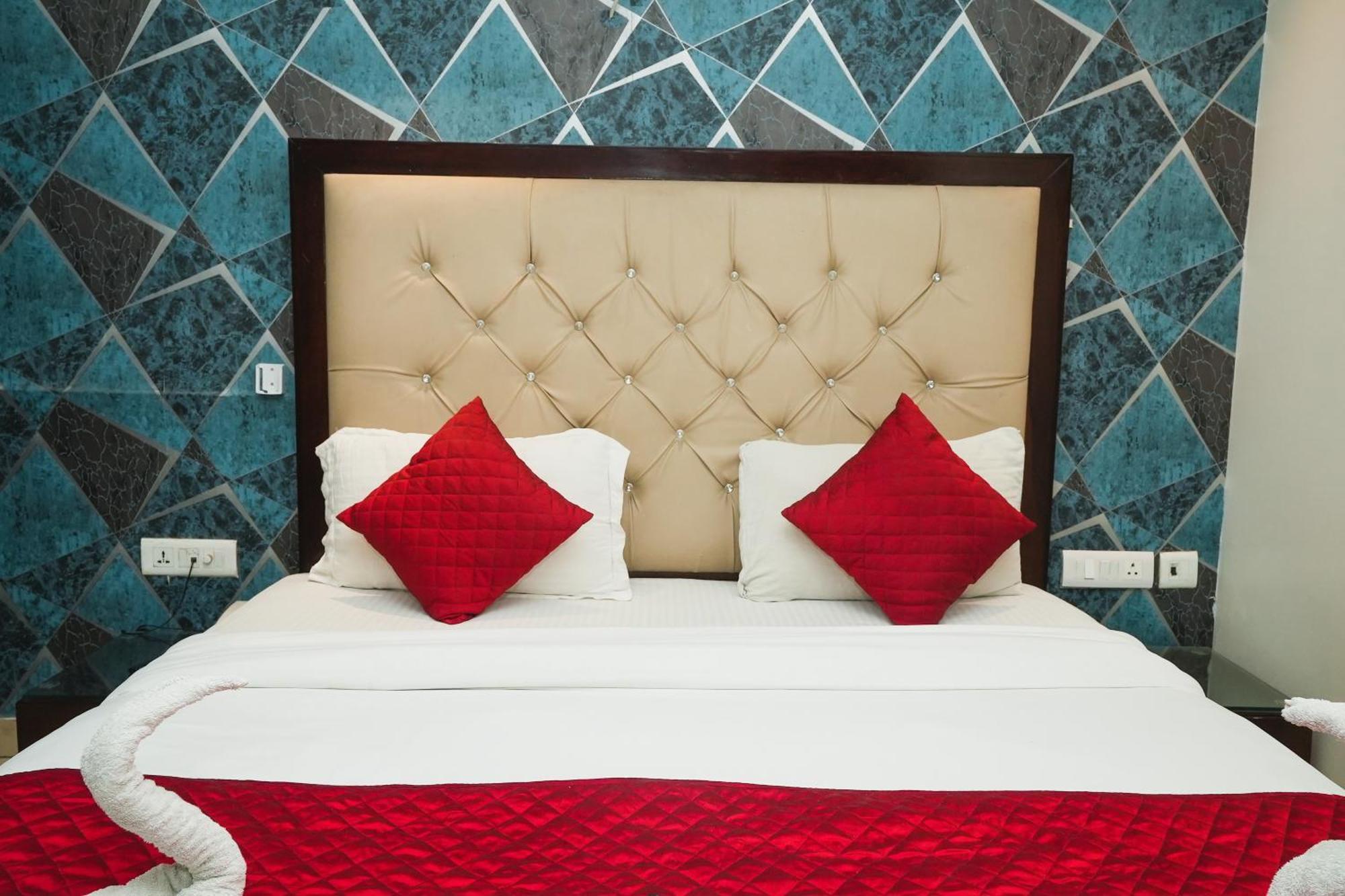 Hotel B Continental Delhi Kültér fotó