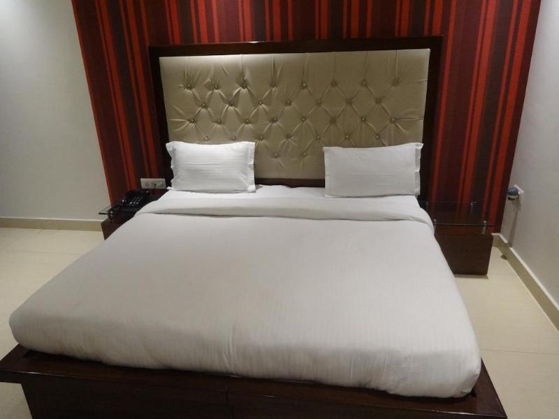 Hotel B Continental Delhi Kültér fotó