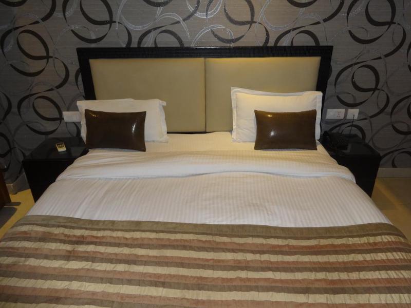 Hotel B Continental Delhi Kültér fotó