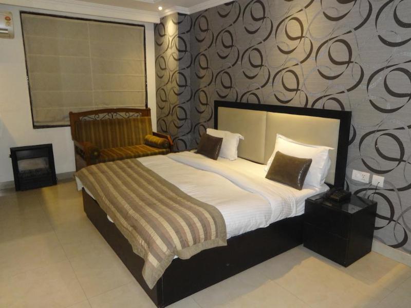 Hotel B Continental Delhi Kültér fotó