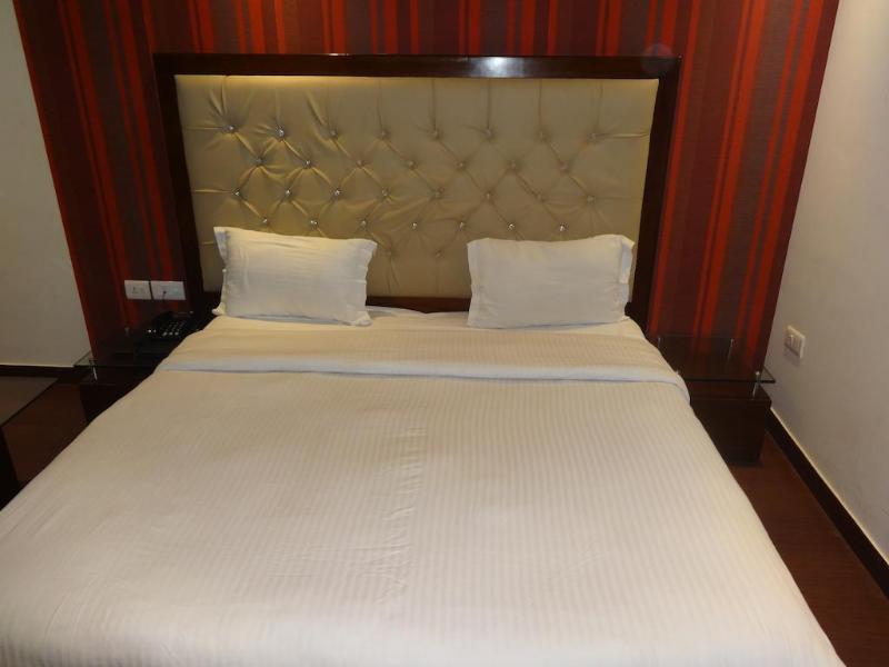 Hotel B Continental Delhi Kültér fotó