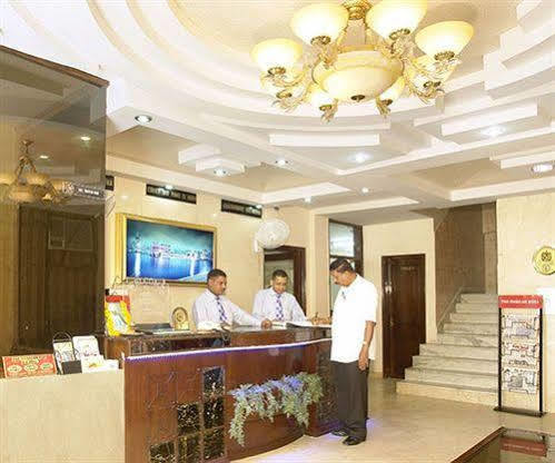 Hotel B Continental Delhi Beltér fotó