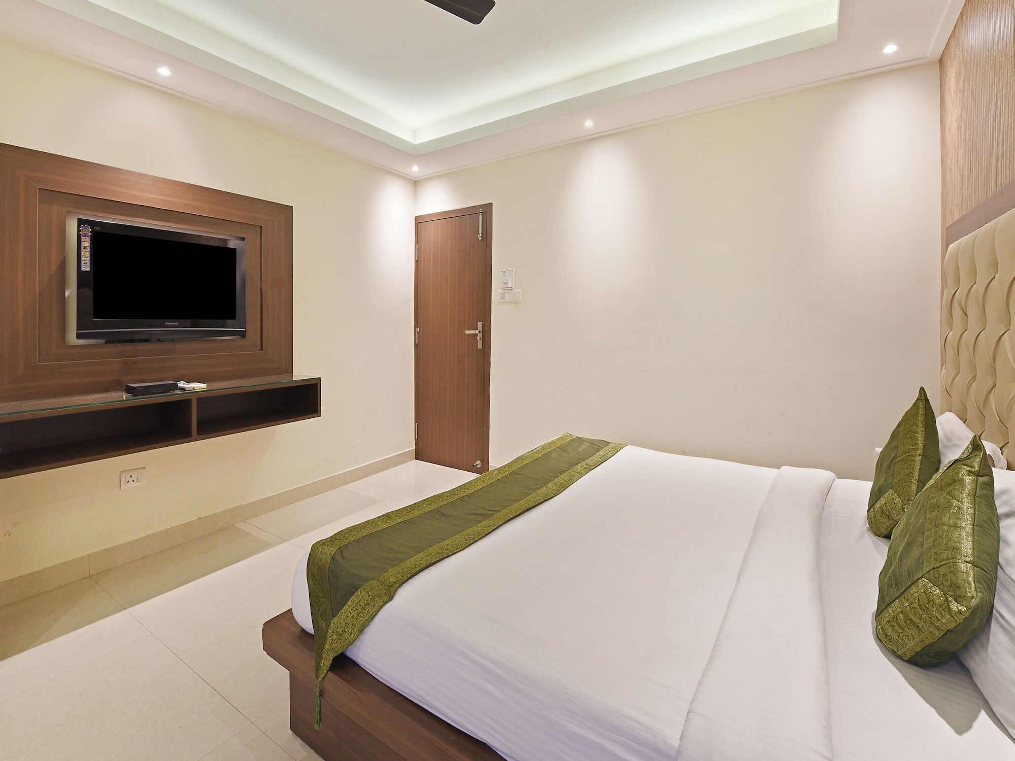 Hotel B Continental Delhi Kültér fotó